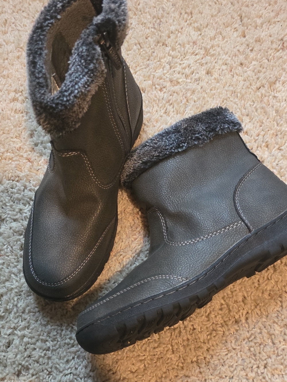 KHOMBU Women's Gray Faux-Fur Trim Slip-On Winter Boots Size 9
